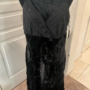 Bandolino Black Sheath Dress with V-neck Sleeveless‎ Design for Cocktail